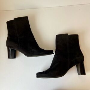 Mr. Shoes February Black Suede Stack Heel Ankle Bootie - size 9 wide